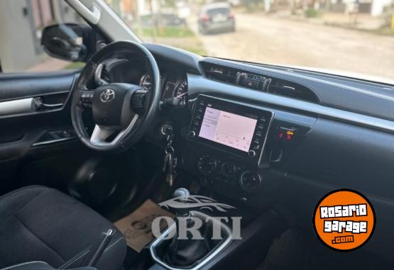 Camionetas - Toyota HILUX SR 2021 Diesel 107000Km - En Venta