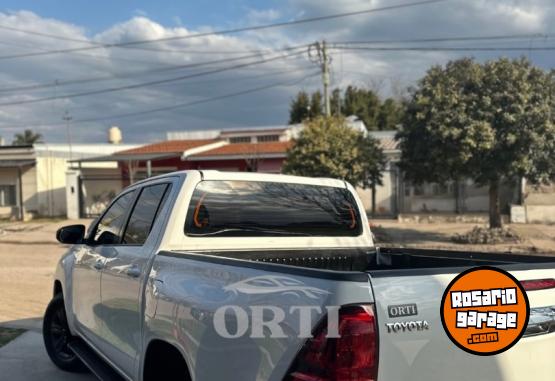 Camionetas - Toyota HILUX SR 2021 Diesel 107000Km - En Venta