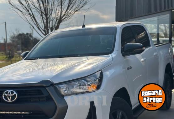 Camionetas - Toyota HILUX SR 2021 Diesel 107000Km - En Venta