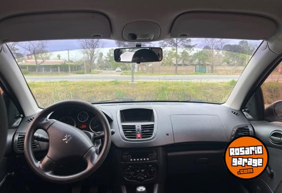 Autos - Peugeot 207 2011 Nafta 215000Km - En Venta