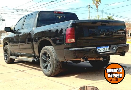 Camionetas - RAM Laramie 5.7L 2023 Nafta 93000Km - En Venta