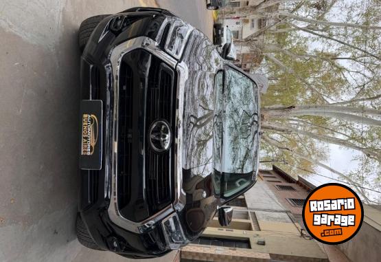 Camionetas - Toyota Hilux srx at 2025 Diesel 45000Km - En Venta