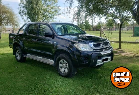 Camionetas - Toyota Hilux 4x2 Cabina Doble SR 2011 Diesel 170000Km - En Venta