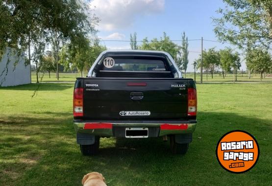 Camionetas - Toyota Hilux 4x2 Cabina Doble SR 2011 Diesel 170000Km - En Venta