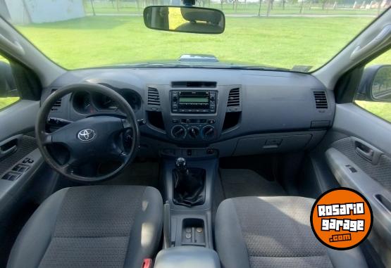 Camionetas - Toyota Hilux 4x2 Cabina Doble SR 2011 Diesel 170000Km - En Venta