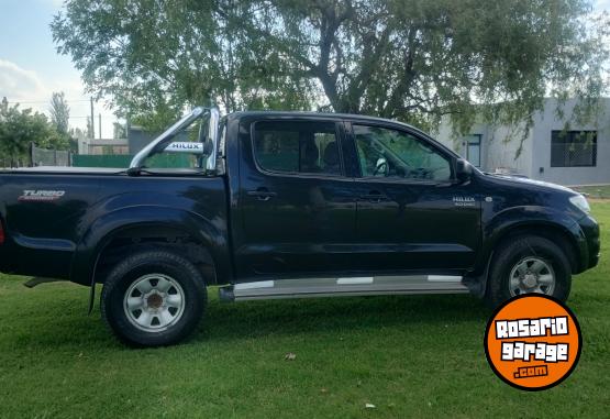 Camionetas - Toyota Hilux 4x2 Cabina Doble SR 2011 Diesel 170000Km - En Venta