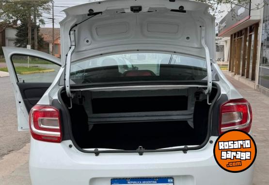 Autos - Renault NUEVO LOGAN AUTHENTIQUE 2016 Nafta 132000Km - En Venta