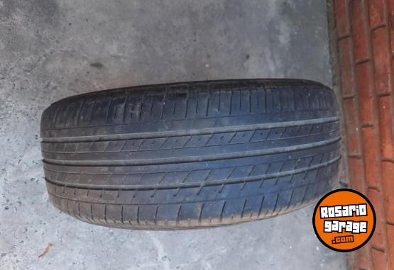 Accesorios para Autos - Vendo dos neumáticos Brigestone. 215 55 17 - En Venta