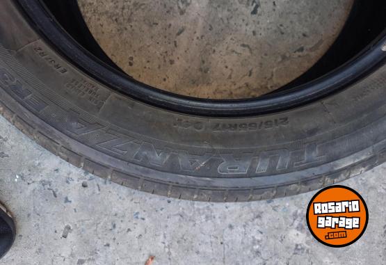 Accesorios para Autos - Vendo dos neumáticos Brigestone. 215 55 17 - En Venta