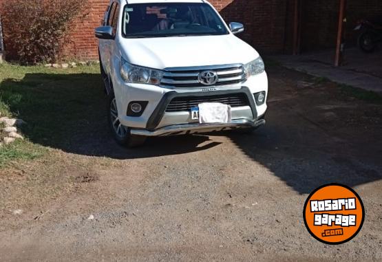 Camionetas - Toyota TOYOTA HILUX TOP DE GAMA 2017 Diesel 215000Km - En Venta