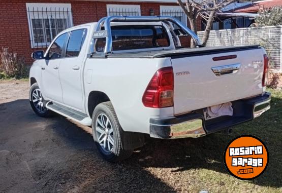 Camionetas - Toyota TOYOTA HILUX TOP DE GAMA 2017 Diesel 215000Km - En Venta