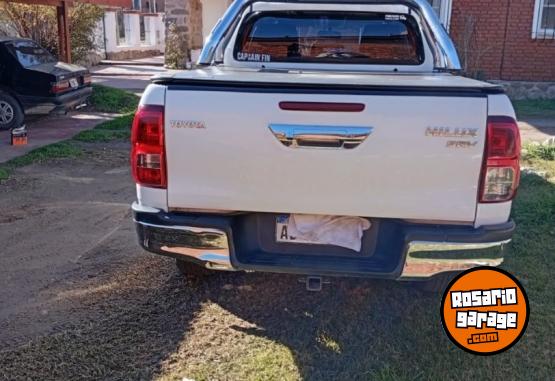 Camionetas - Toyota TOYOTA HILUX TOP DE GAMA 2017 Diesel 215000Km - En Venta