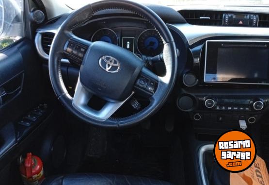 Camionetas - Toyota TOYOTA HILUX TOP DE GAMA 2017 Diesel 215000Km - En Venta