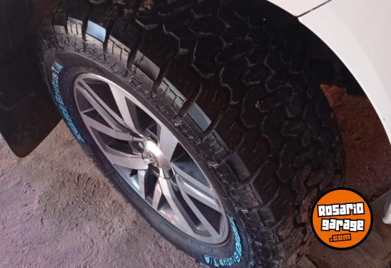 Camionetas - Toyota TOYOTA HILUX TOP DE GAMA 2017 Diesel 215000Km - En Venta