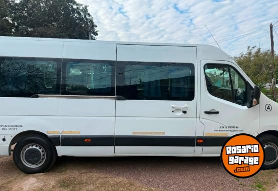 Utilitarios - Renault Master minibus 2018 Diesel 322000Km - En Venta