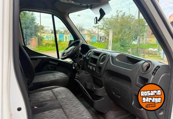 Utilitarios - Renault Master minibus 2018 Diesel 322000Km - En Venta