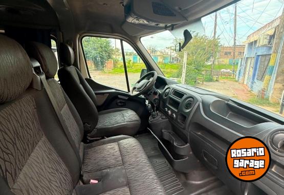 Utilitarios - Renault Master minibus 2018 Diesel 322000Km - En Venta