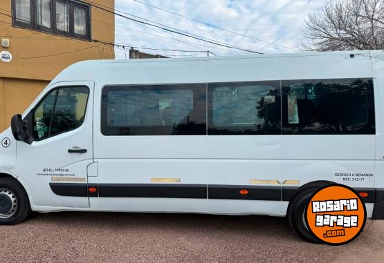 Utilitarios - Renault Master minibus 2018 Diesel 322000Km - En Venta