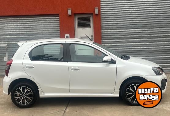 Autos - Toyota ETIOS XLS �PACK� 2023 Nafta 38000Km - En Venta