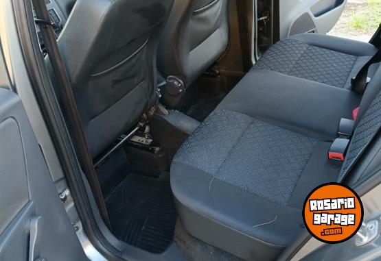 Autos - Volkswagen Suran 2015 Nafta 131600Km - En Venta