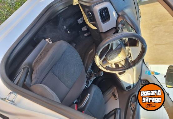 Autos - Chevrolet Onix joy 2017 Nafta 100000Km - En Venta