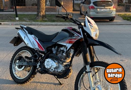 Motos - Corven Triax 250 2025 Nafta 4500Km - En Venta