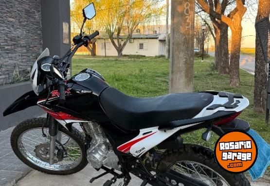 Motos - Corven Triax 250 2025 Nafta 4500Km - En Venta