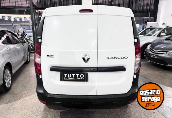 Utilitarios - Renault Kangoo confort furgon 2022 Nafta 65000Km - En Venta