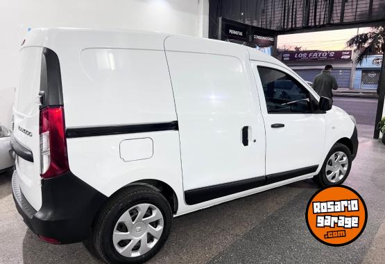 Utilitarios - Renault Kangoo confort furgon 2022 Nafta 65000Km - En Venta