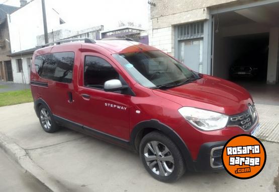 Utilitarios - Renault Kangoo Stepway 2020 Nafta 114000Km - En Venta