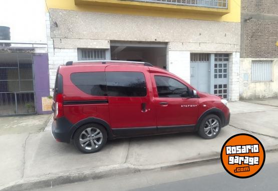 Utilitarios - Renault Kangoo Stepway 2020 Nafta 114000Km - En Venta