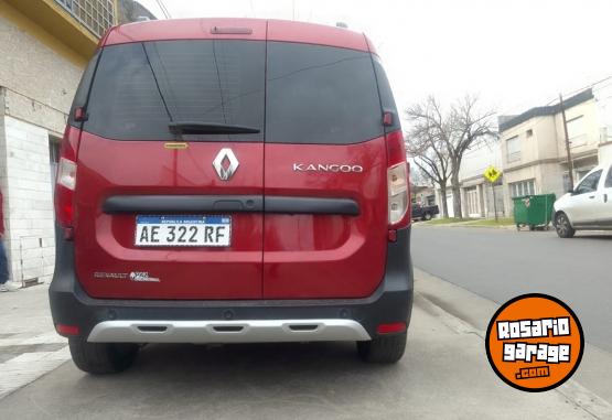 Utilitarios - Renault Kangoo Stepway 2020 Nafta 114000Km - En Venta