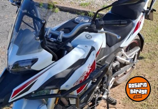 Motos - Benelli TRK251 2023 Nafta 13000Km - En Venta