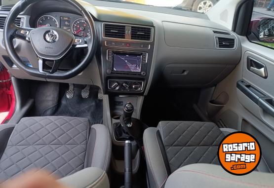 Autos - Volkswagen Suran Highline 2015 Nafta 150000Km - En Venta