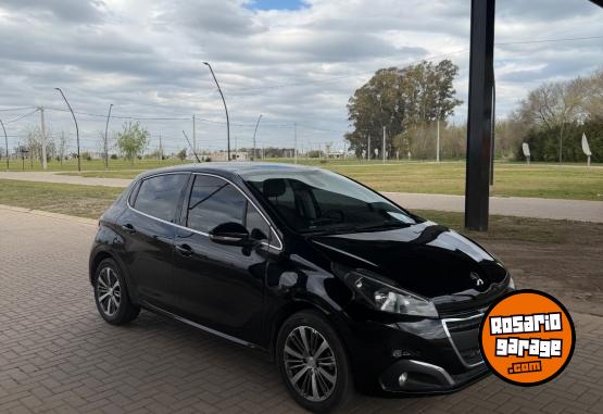 Autos - Peugeot 208 2016 Nafta 130000Km - En Venta