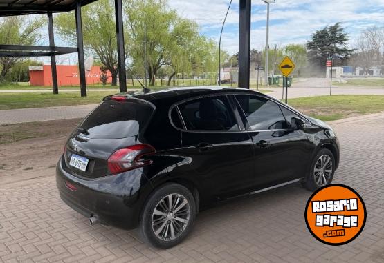 Autos - Peugeot 208 2016 Nafta 130000Km - En Venta