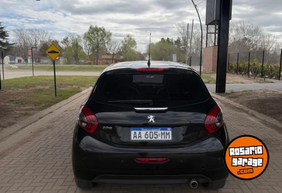 Autos - Peugeot 208 2016 Nafta 130000Km - En Venta