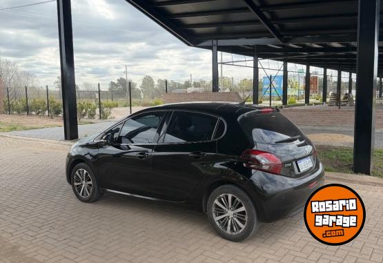 Autos - Peugeot 208 2016 Nafta 130000Km - En Venta