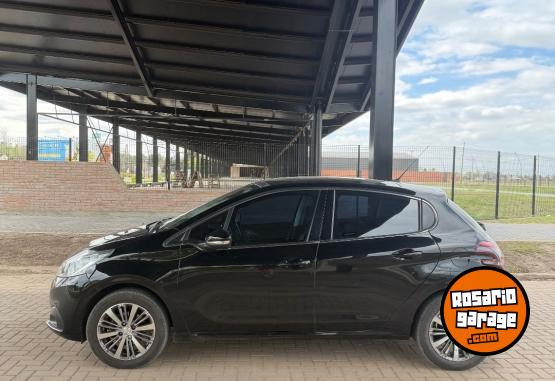 Autos - Peugeot 208 2016 Nafta 130000Km - En Venta