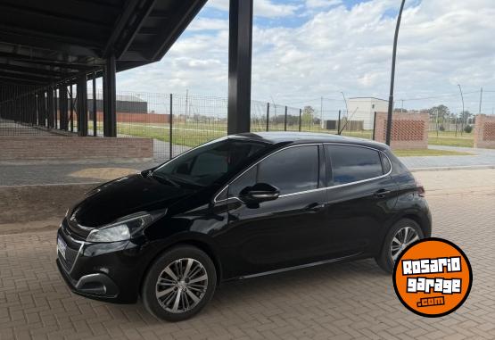 Autos - Peugeot 208 2016 Nafta 130000Km - En Venta