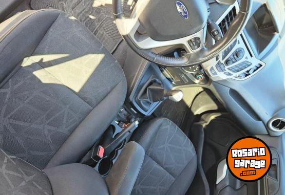 Autos - Ford Fiesta Kinetic Titanium 2013 Nafta 105000Km - En Venta