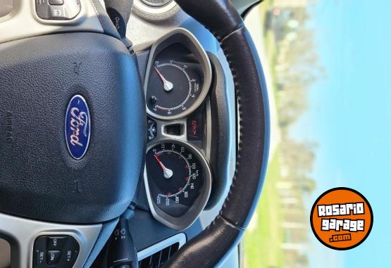 Autos - Ford Fiesta Kinetic Titanium 2013 Nafta 105000Km - En Venta