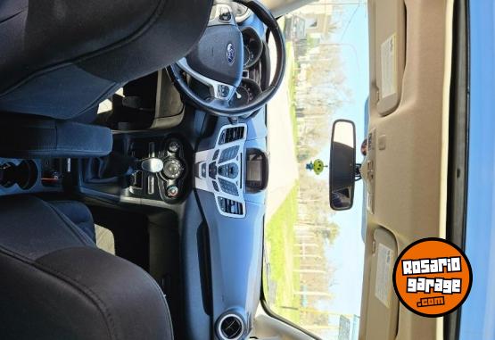 Autos - Ford Fiesta Kinetic Titanium 2013 Nafta 105000Km - En Venta
