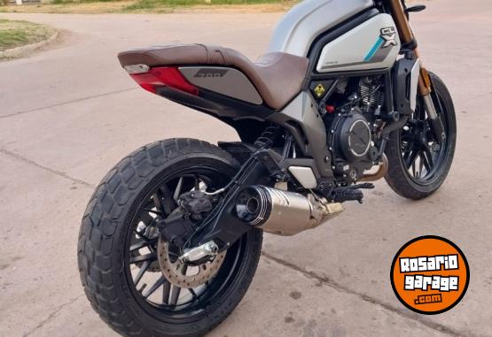 Motos - CF Clx 700 2023 Nafta 4000Km - En Venta