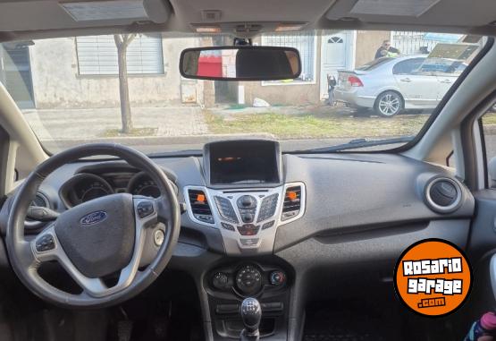Autos - Ford Fiesta kinetic 2012 Nafta 179000Km - En Venta