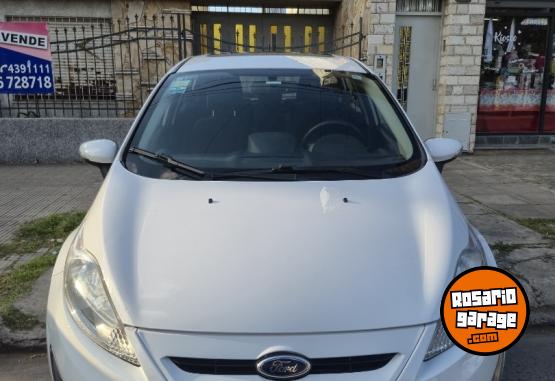 Autos - Ford Fiesta kinetic 2012 Nafta 179000Km - En Venta