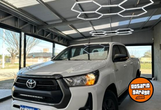 Camionetas - Toyota HILUX SR 2021 Diesel 107000Km - En Venta