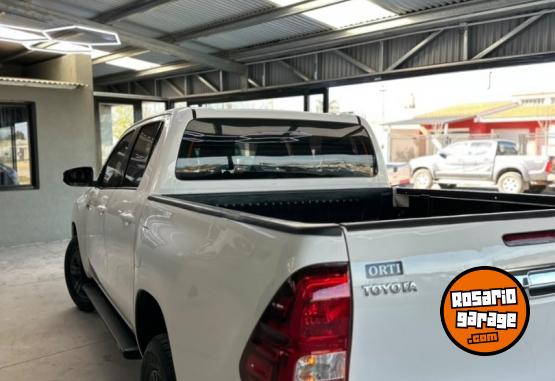Camionetas - Toyota HILUX SR 2021 Diesel 107000Km - En Venta