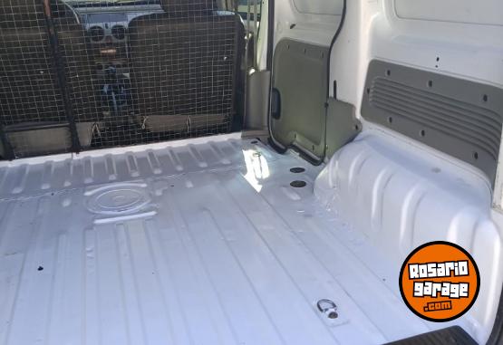 Utilitarios - Renault Kangoo 2012 Nafta 260000Km - En Venta