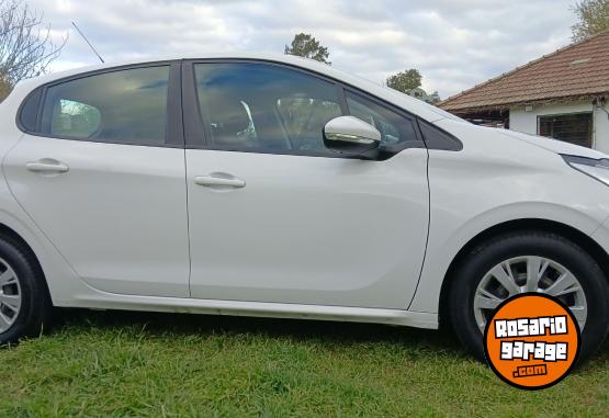 Autos - Peugeot 208 active 2018 Nafta 117000Km - En Venta